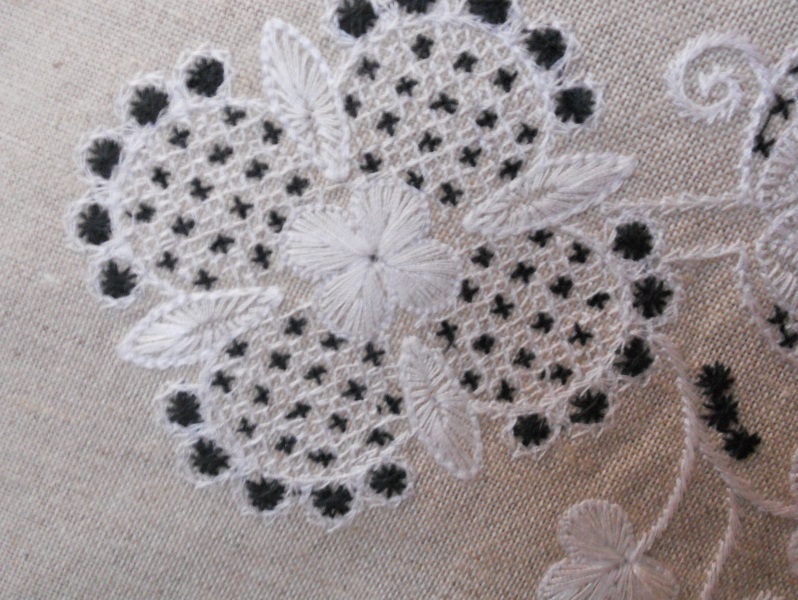 Lace flower free embroidery design 2