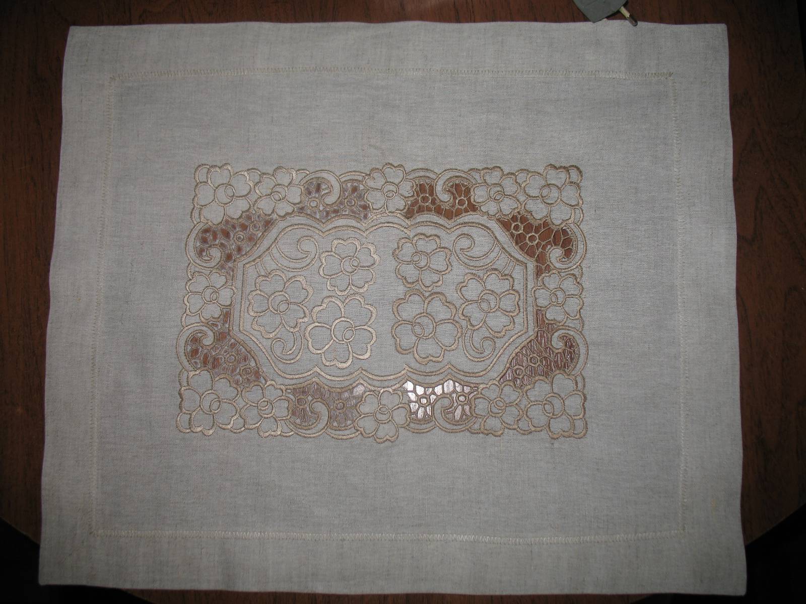 Napkin's lace free embroidery design 2