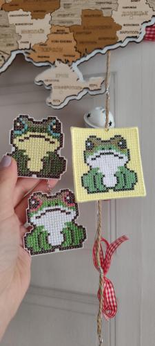 More information about "Cute Frog traveler free embroidery design"