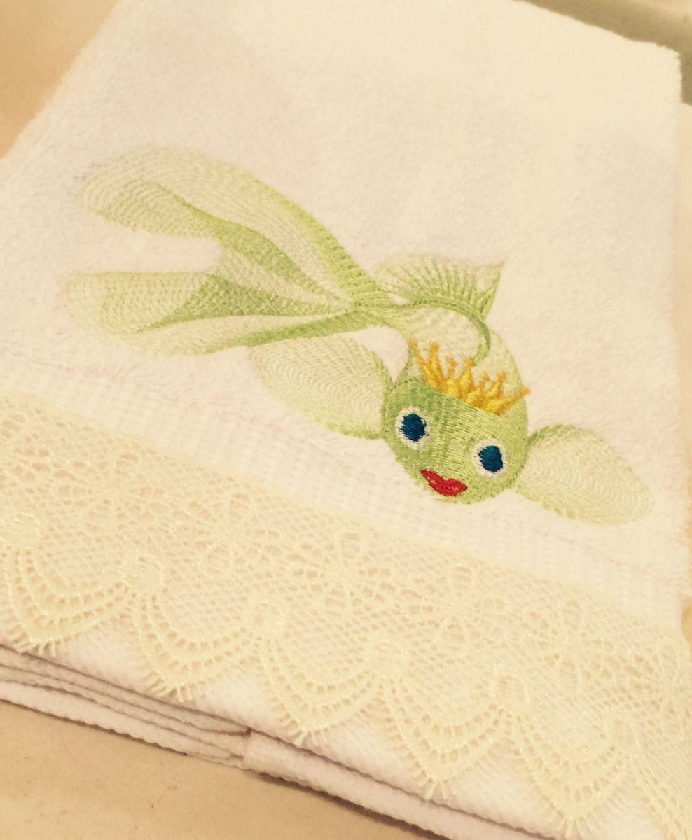 Towel with gold fish free embroidery
