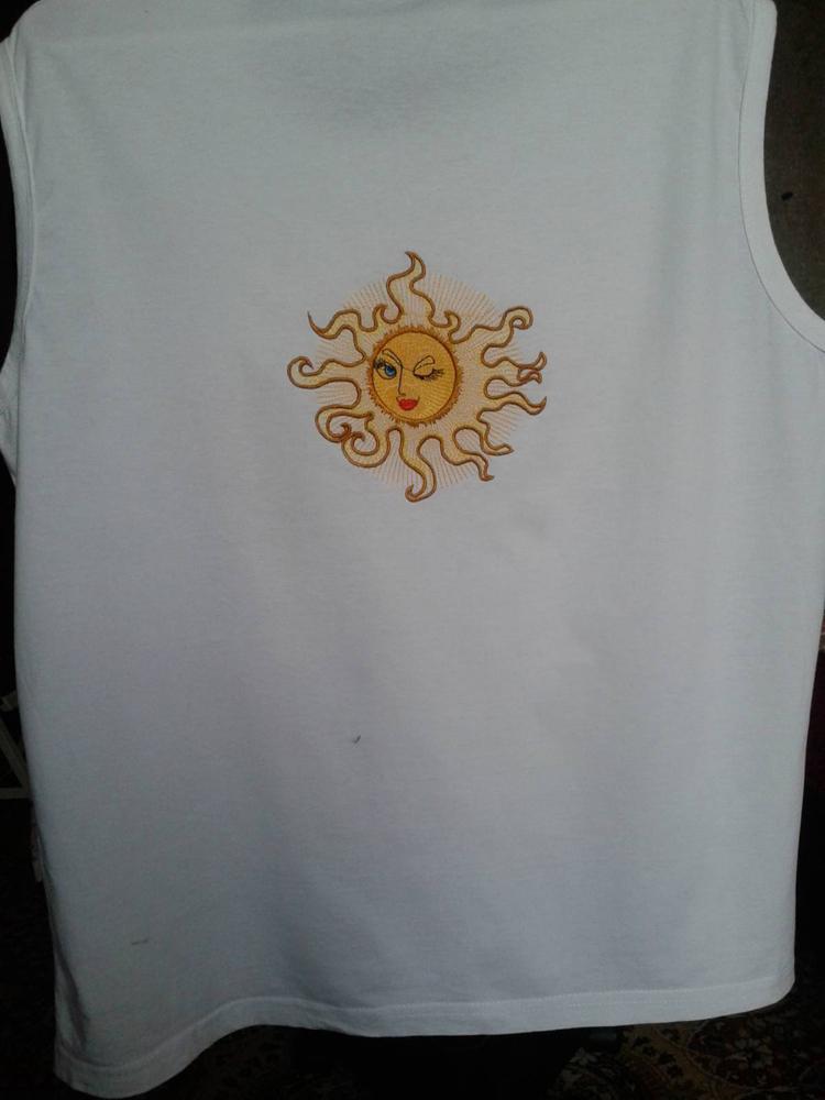 T-shirt with sun free embroidery design