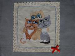 Napkin with 3 kitten free embroidery design