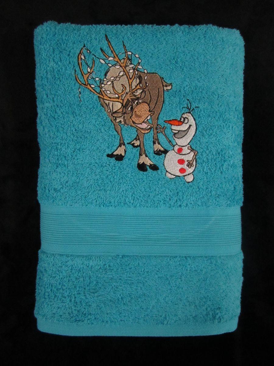 Embroidered towel with sven and olaf design