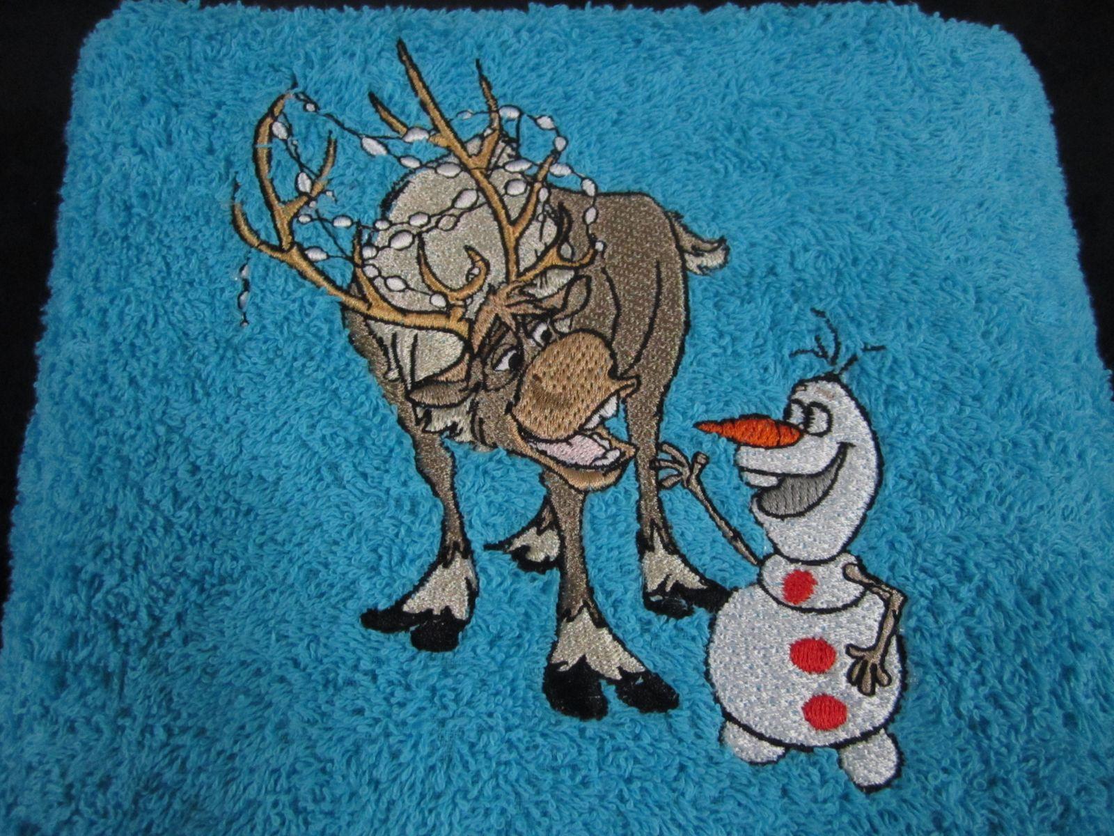 Embroidered towel with Sven and Olaf