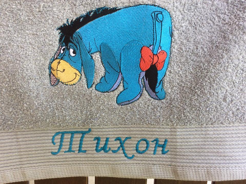Embroidered towel with Eeyore free design