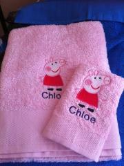 Embroidered towel with Peppa Pig design