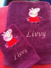 Embroidered towel with Peppa Pig design