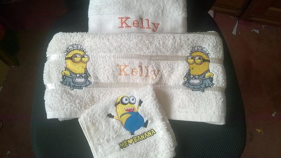 Set of embroidered towels with Minions design