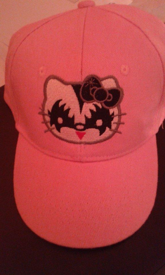 Embroidered cap with Hello Kitty design