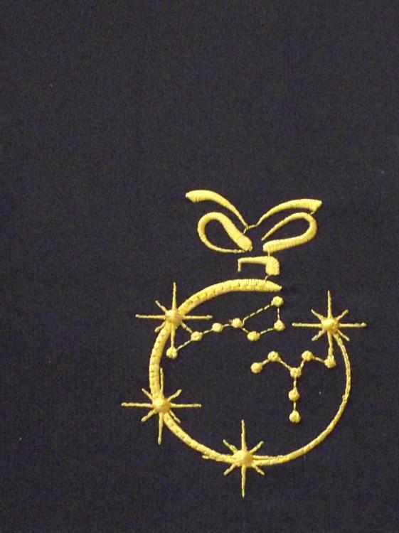 One colored Christmas ball free embroideyr design