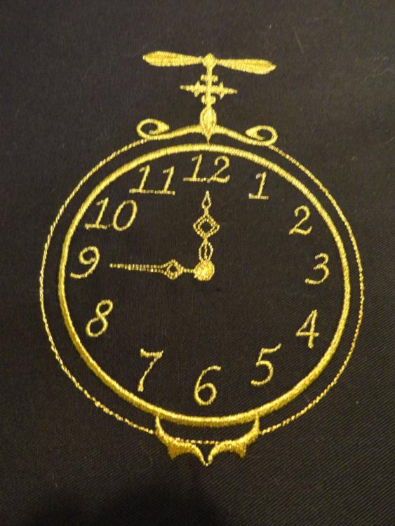 Clock for Christmas free embroidery design