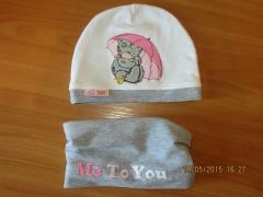 winter babby hat with Teddy-bear sitting with a pink umbrella embroideyr design