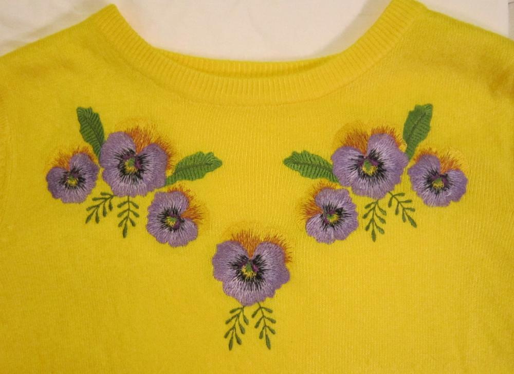 woman_violet_embroidery_blouse.JPG