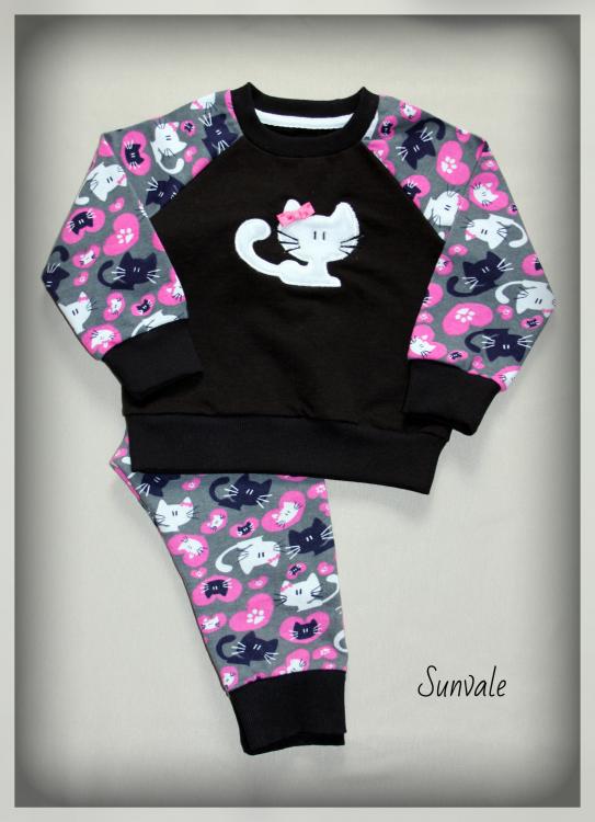 baby suite with cat free applique embroidery design