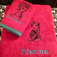 Embroidered towels with Frozen sketches design