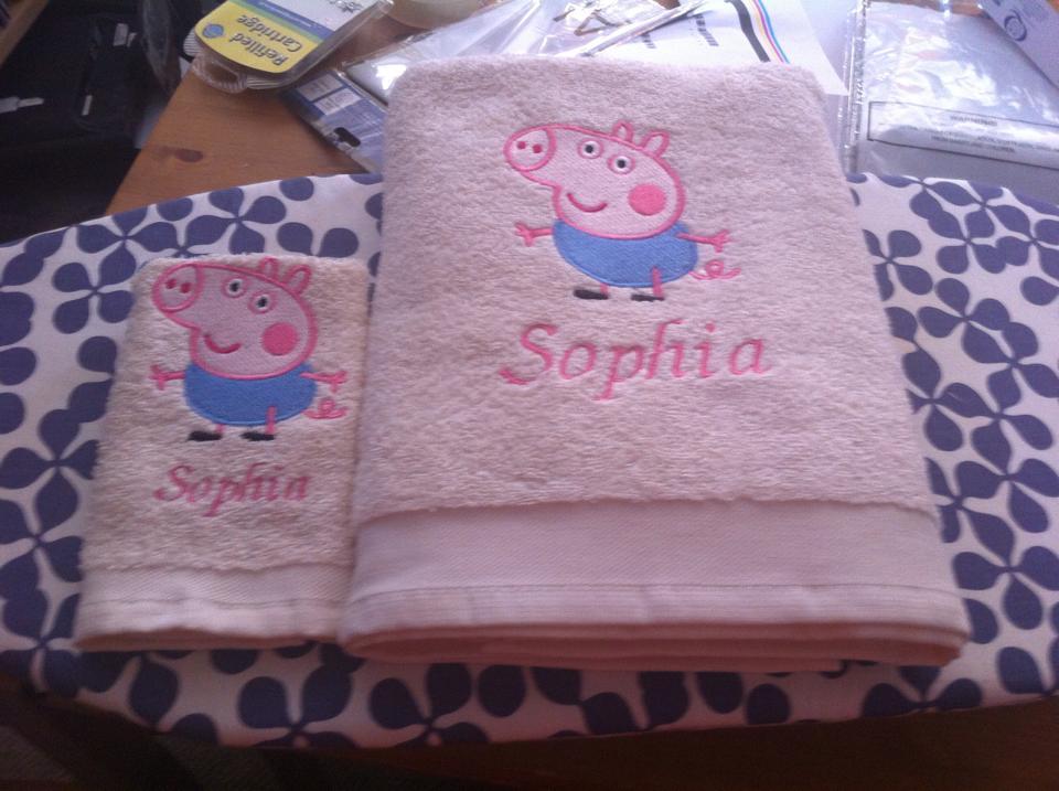 Bath towel with Peppa Pig embroidery design