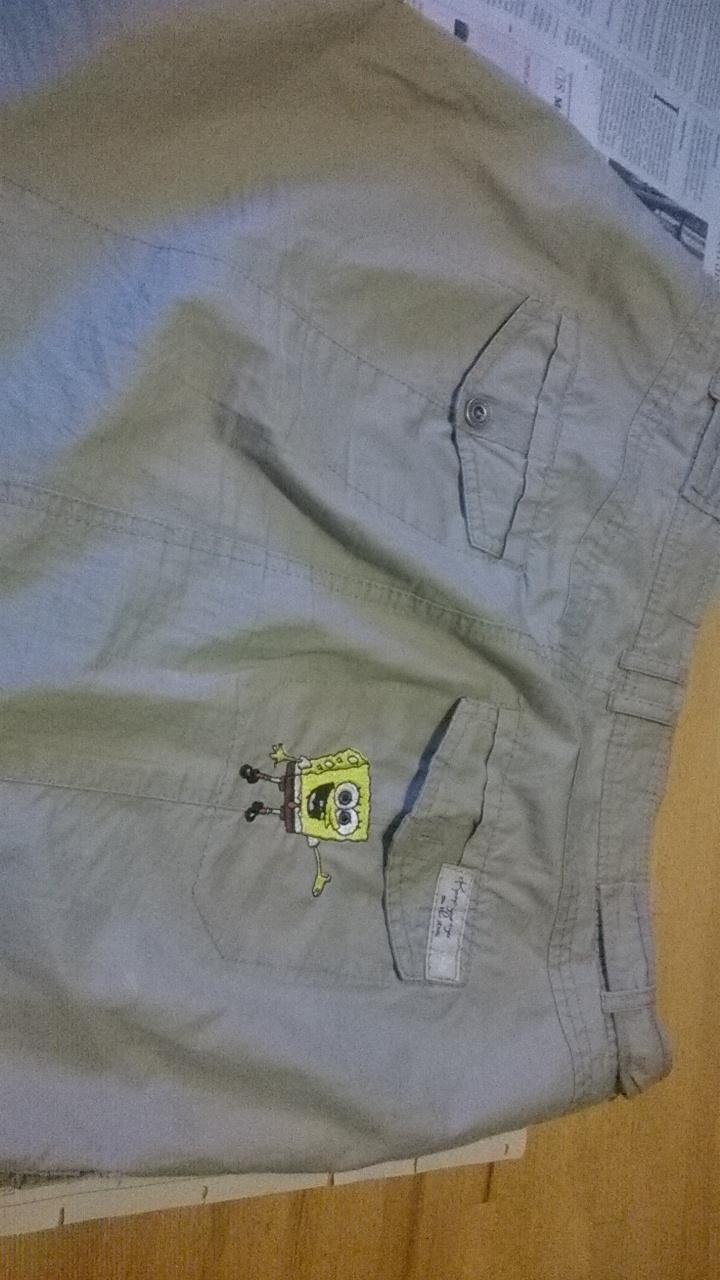 Children's embroidered shorts with Spongebob design