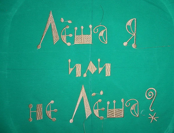 embroidering-on-a-tshirt-03.jpg.0ed712b7