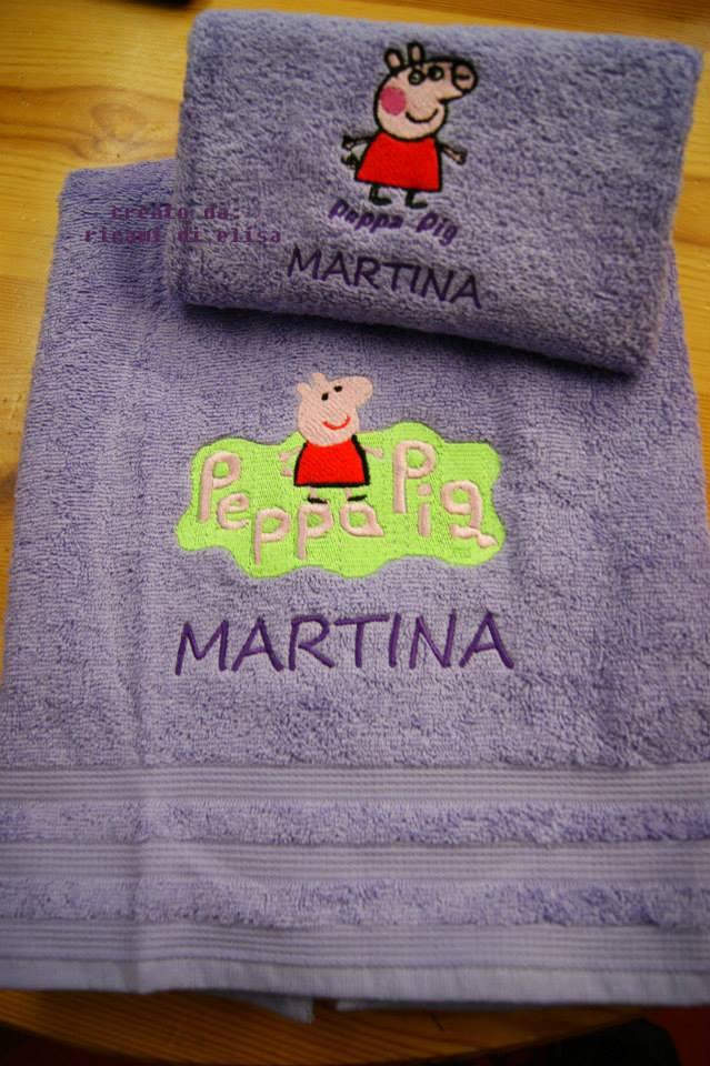 Bath towels with Peppa Pig embroidery designs