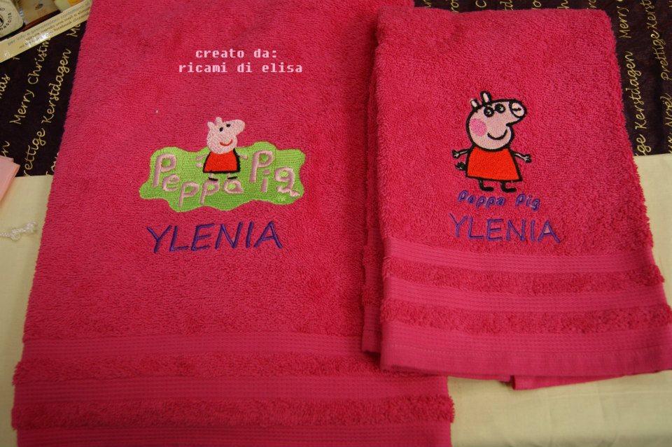 Bathroom set with Peppa Pig embroidery designs