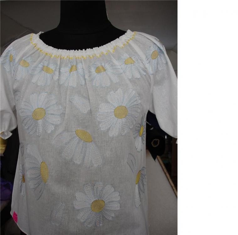 Blouse Chamomile free embroidery design