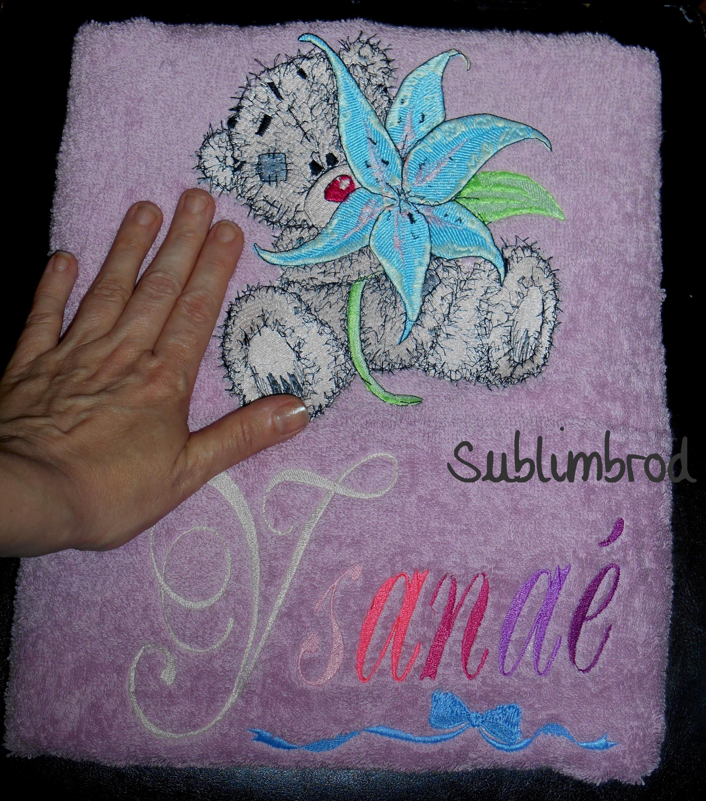 Bath towels with Teddy bear embroidery design