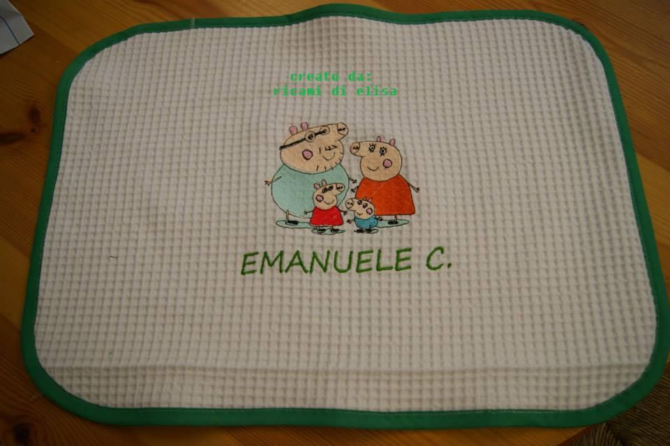 Napkin with Peppa Pig with mum dad and George embroidery design