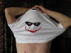 Shirt with embroidered Jokers smile design