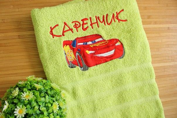 Bath towel with Lightning McQueen embroidery design