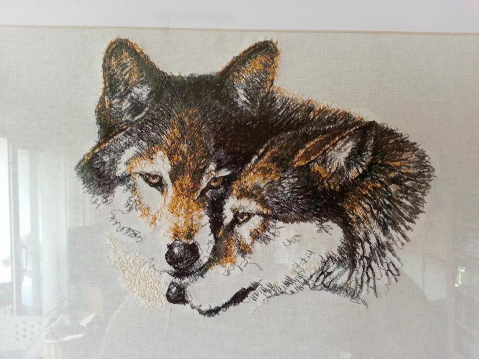 Two wolfs photo stitch free embroidery design
