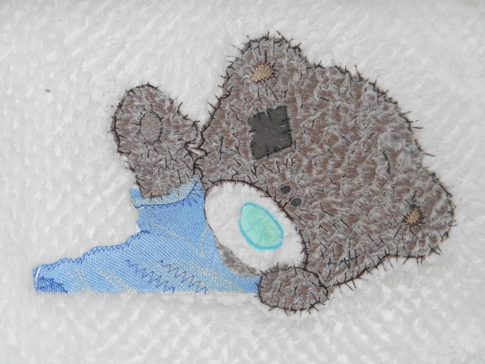 Applique teddy bear free machine embroidery design