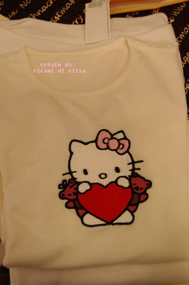 T-shirt with Hello Kitty Great Holiday embroidery design