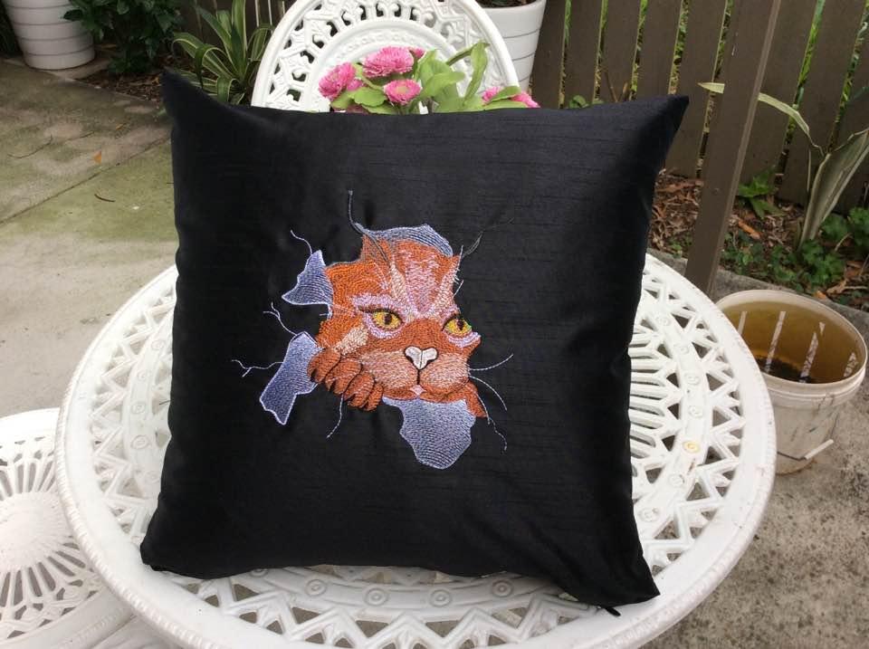Cushion with angry cat free embroidery design
