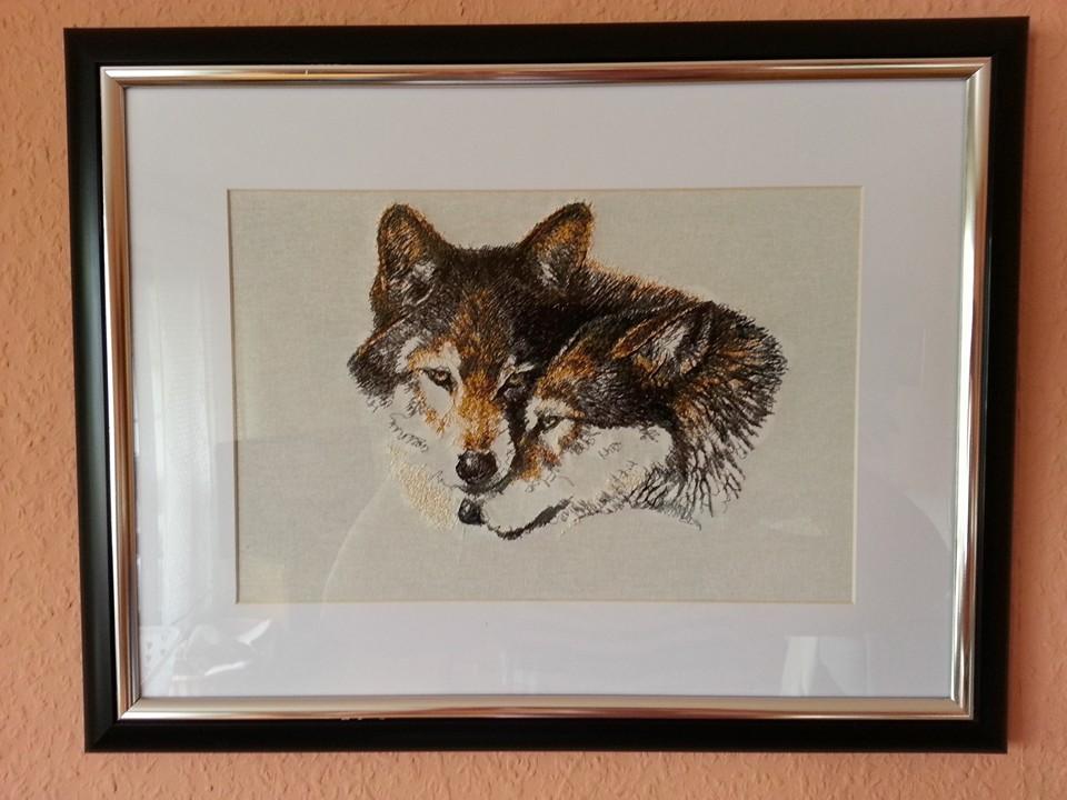 Wolfs photo stitch free embroidery design frame