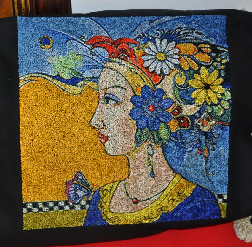Quadro donna e fiori free embroidery design