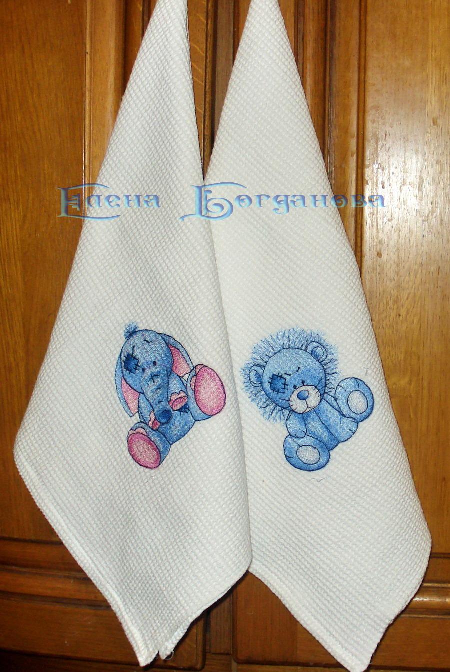 Kitchen towels with Blue nose friends machine embroidery design
