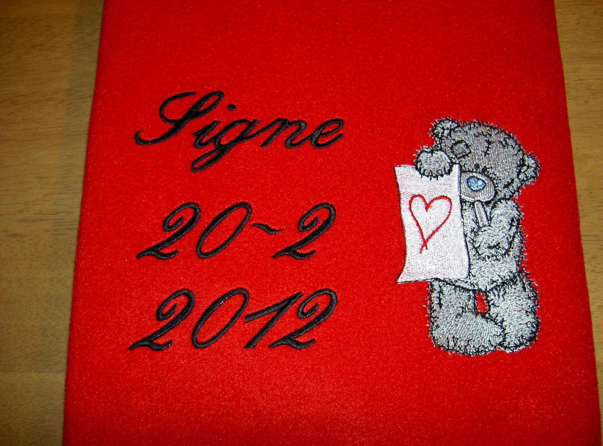 Red towel with Teddy Bear painter machine embroidery design