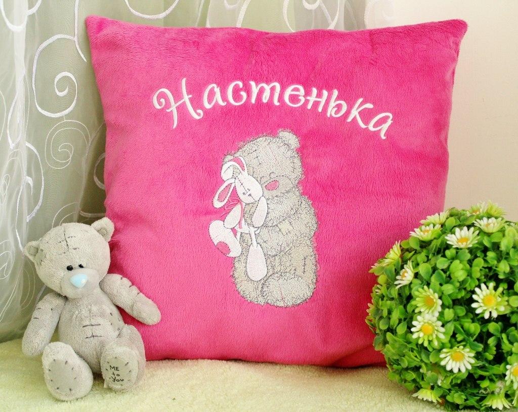 Pillow with embroidered Teddy Bear design and name