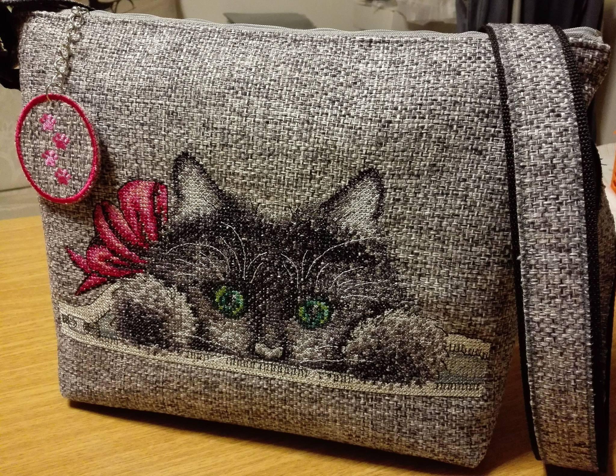 Bag with cat cross stitch free embroidery design