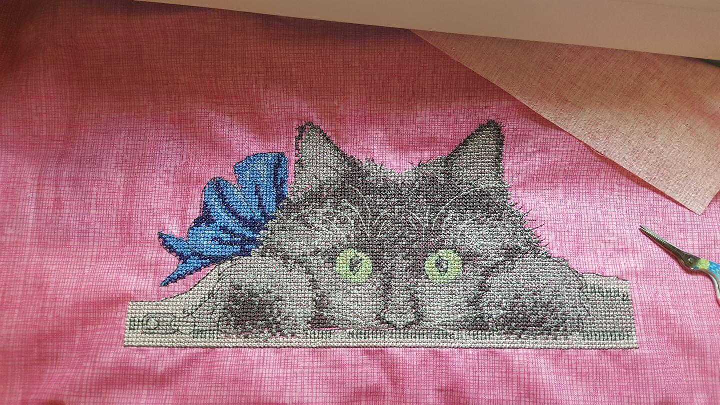 Hidden cat cross stitch free embroidery design