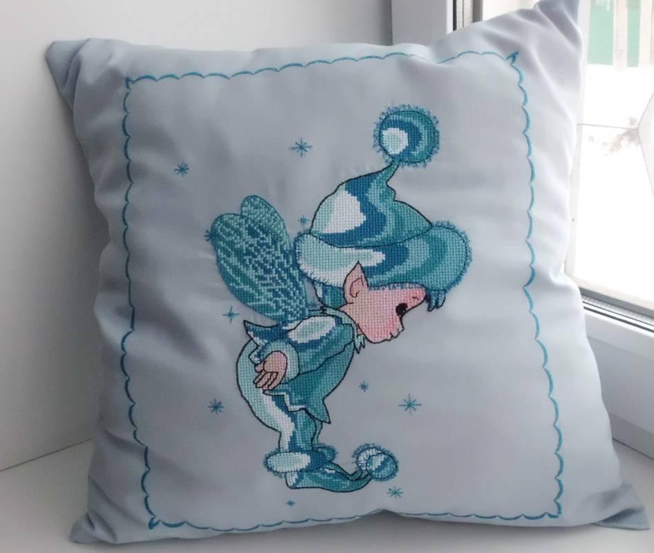 Pillow with Christmas elf free embroidery design