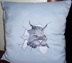 Pillow with angry cat free embroidery design