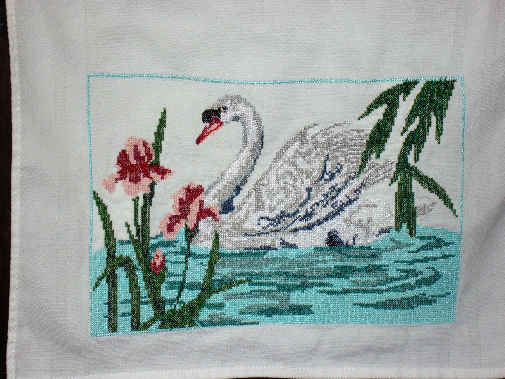 Dishtowel with swan cross stitch free embroidery design