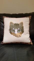 Cushion with cute kitty free embroidery design