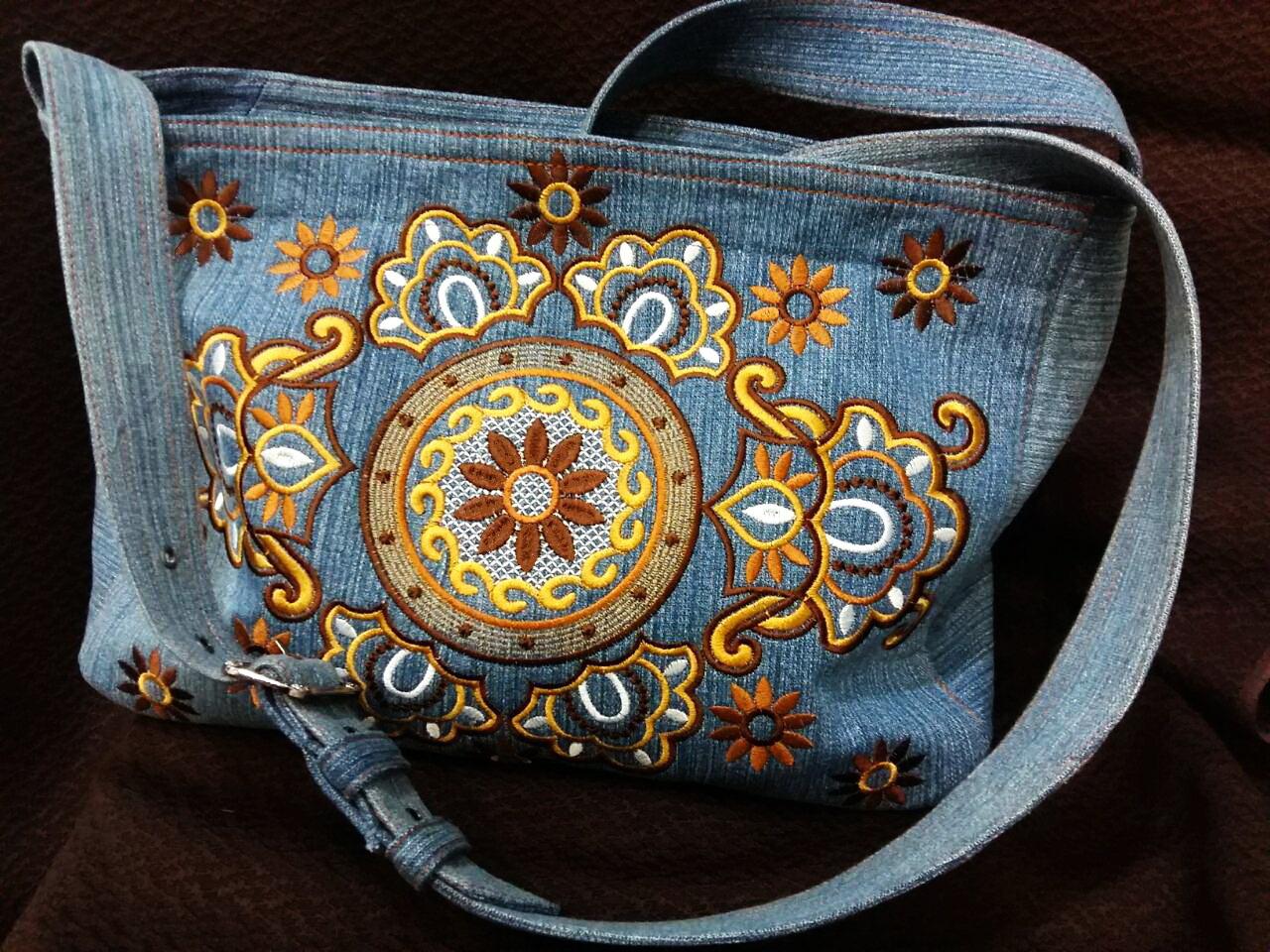 Embroidered Bag with Intricate Free Decoration Design for Unique Style
