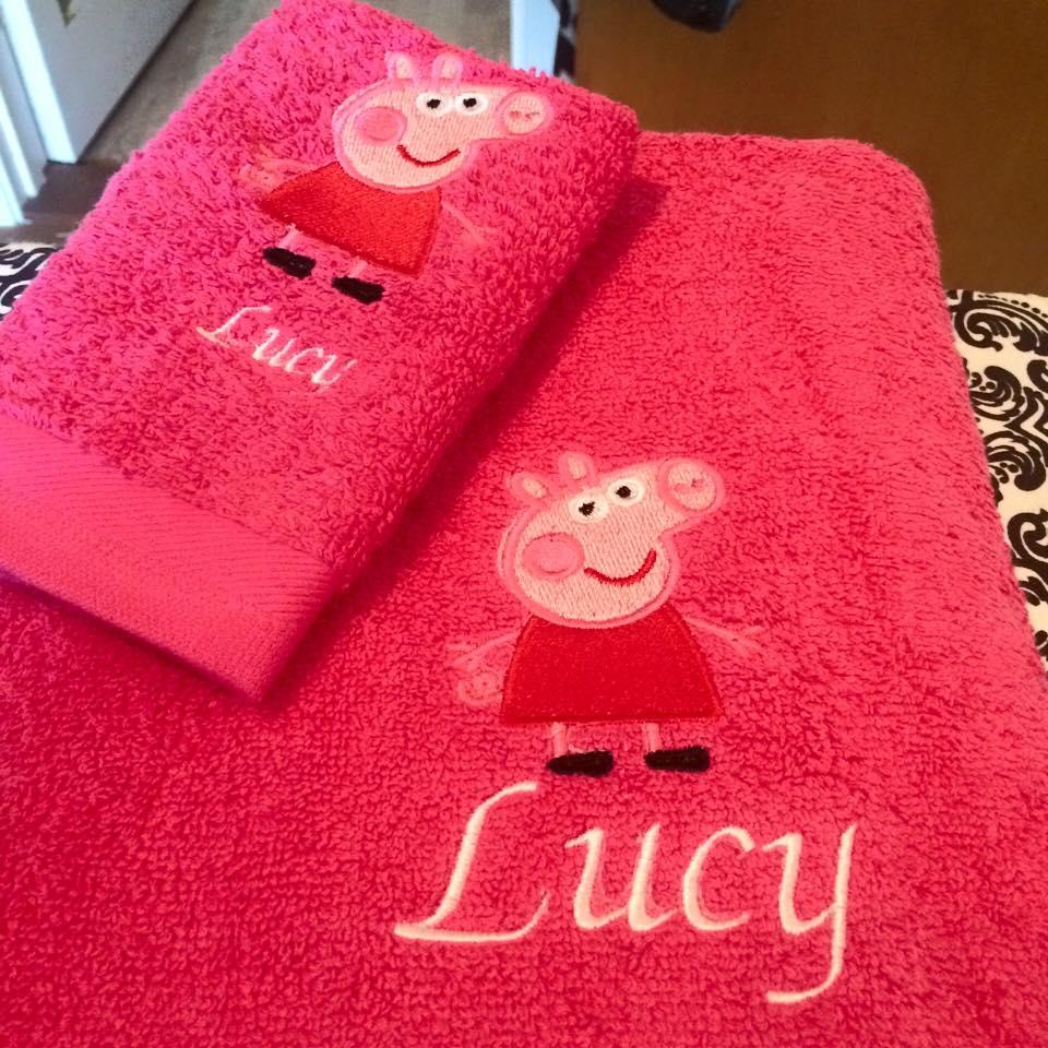 Bath towels with Peppa Pig embroidery design