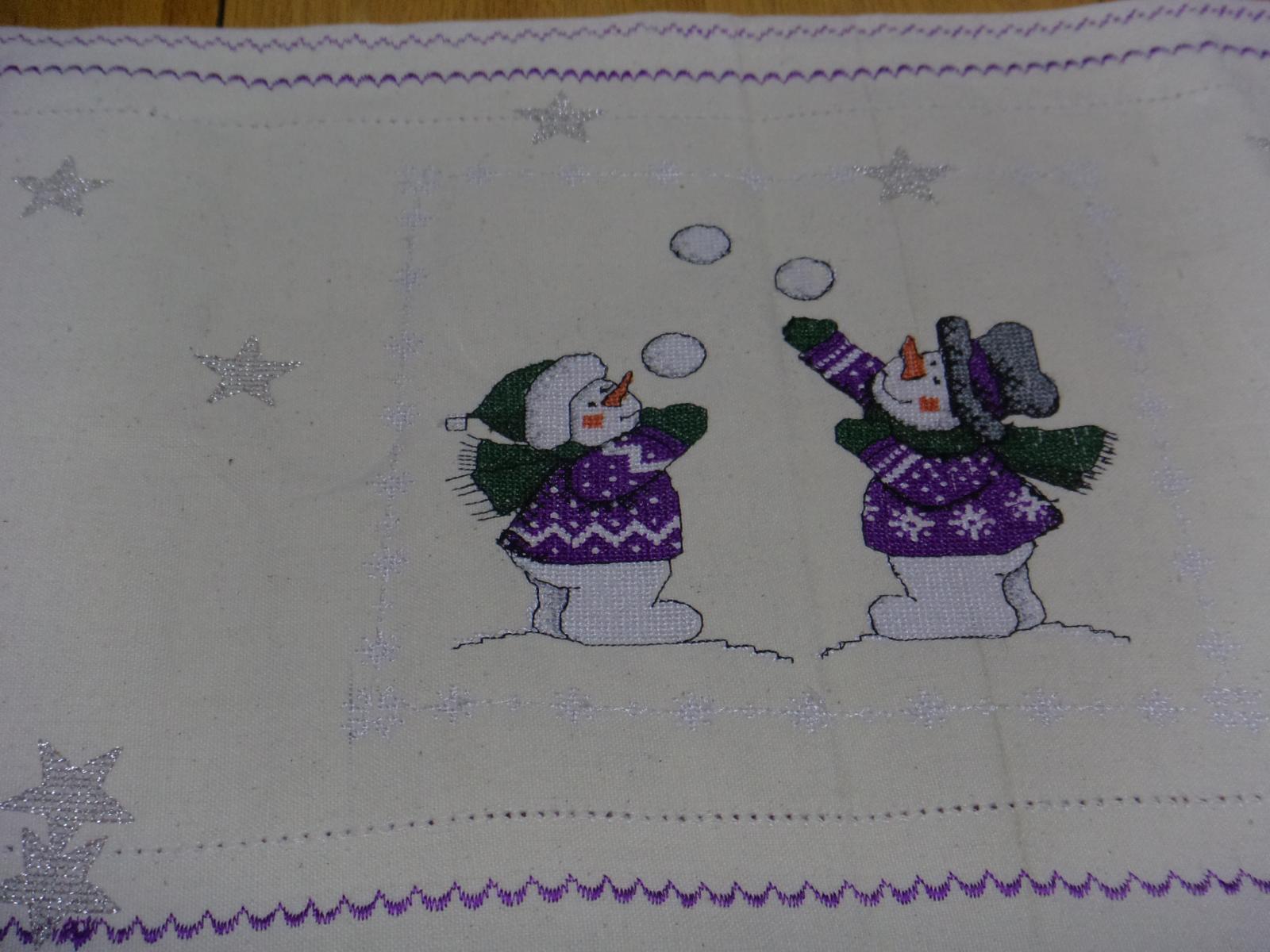 Christmas snowgame cross stitch free embroidery design placemat