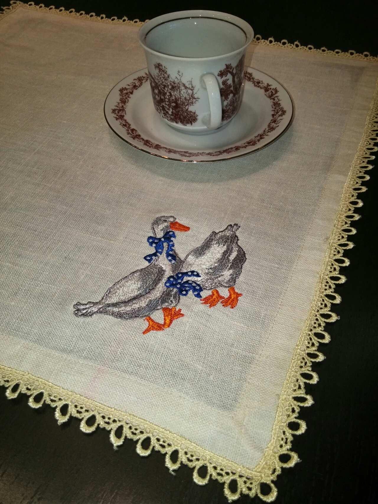 Embroidered napkin with family of geese free design