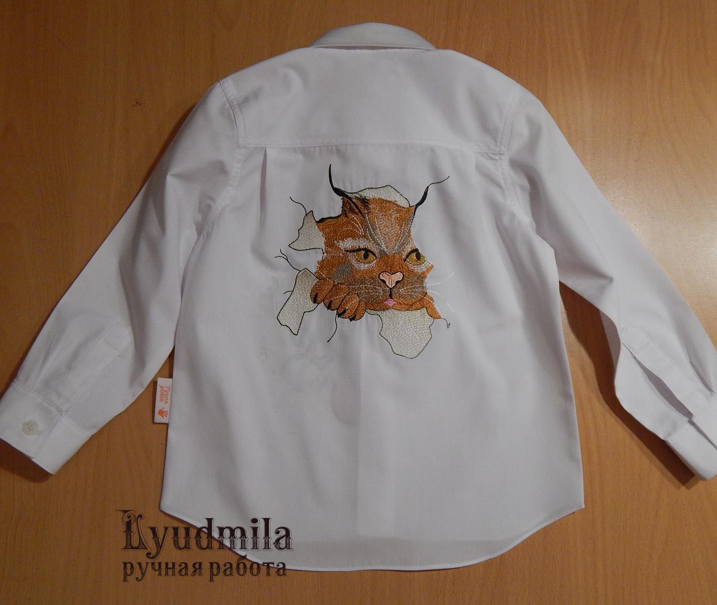 Embroidered shirt with cat free embroidery