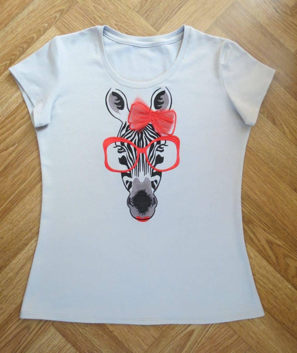 Embroidered shirt with zebra free design